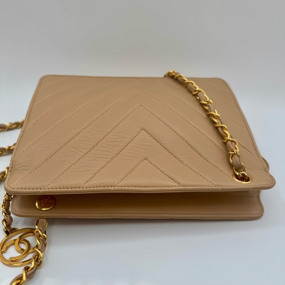 Rare Chanel V-Stitch | Very Good Condition - Picture 15 of 15